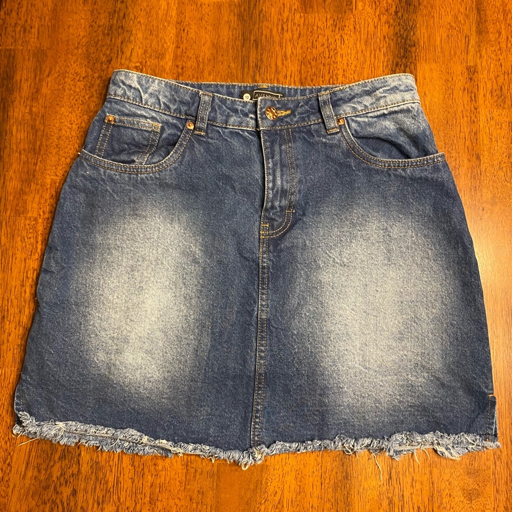 Avenue denim western skirt.  Size 10. I would consider this a mini